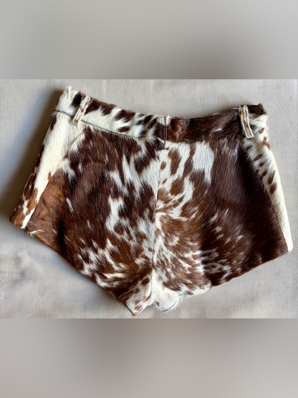 Lamarque x REVOLVE Abilene Short Brown
Cowhide High-Waist Shorts — Brown & White - Picture 7 of 12